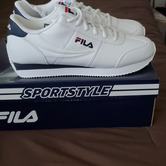 Men Fila Tennis Shoes - Picture 4 of 4
